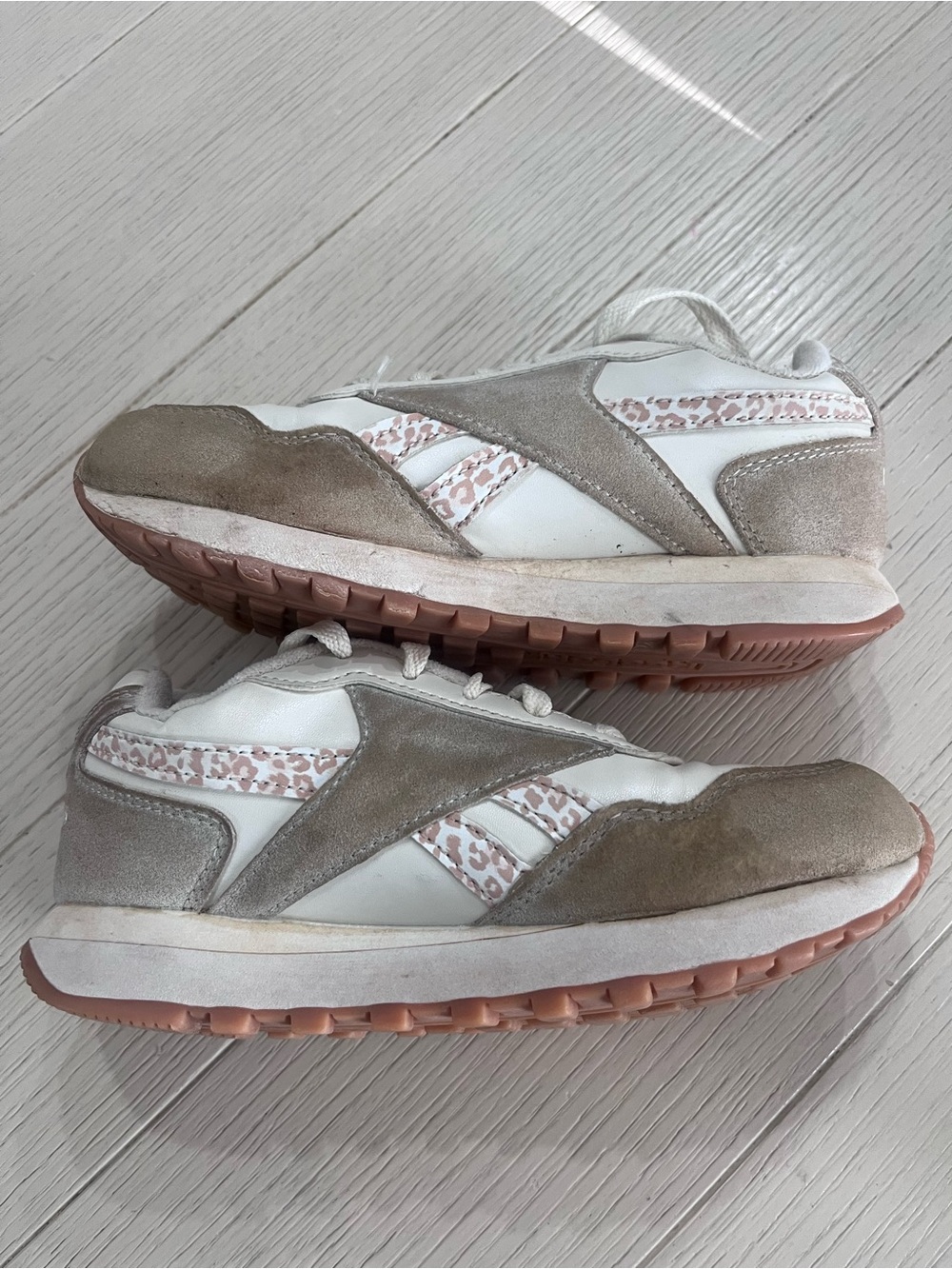 Girls Reebok Sneakers Size 2 Creme Cheetah